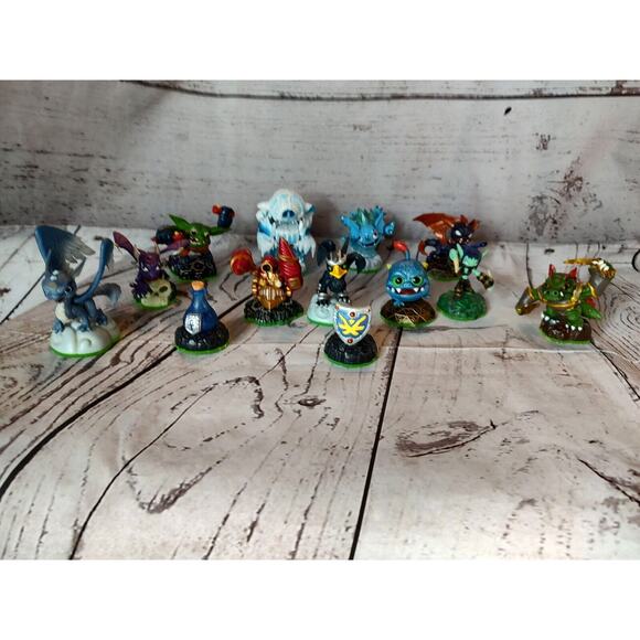 Spyro's Adventure Lot Of 13 Figures Skylander figures - Picture 1 of 8
